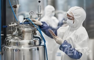 Pharmaceutical Solution Storage Tank