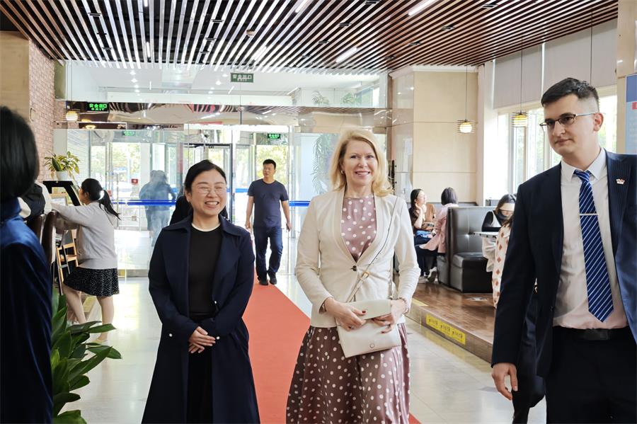 Russian Delegation Visits IVEN Pharma Equipment -3